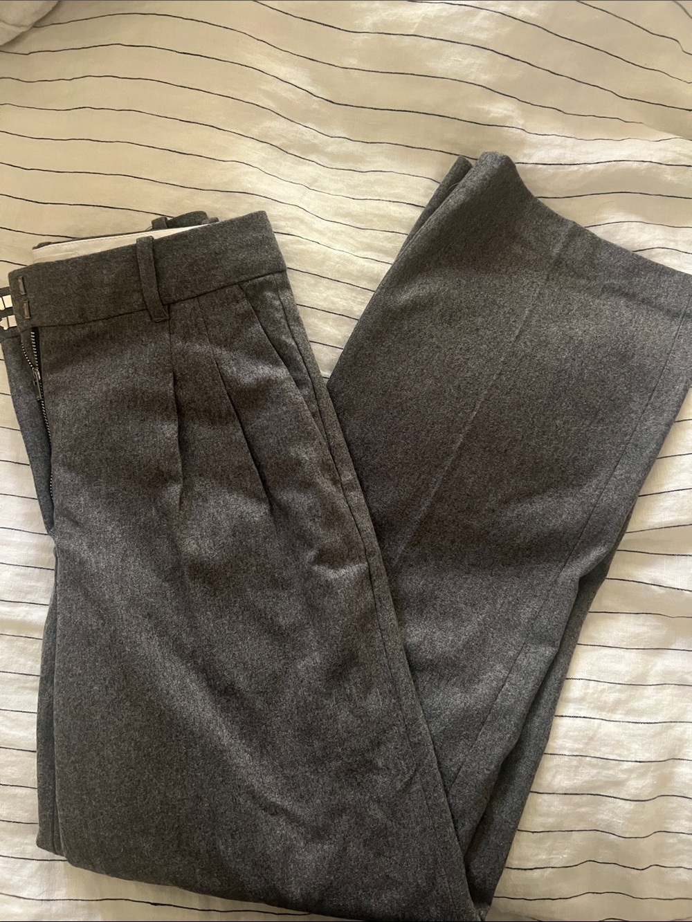 Aritzia Effortless Pant